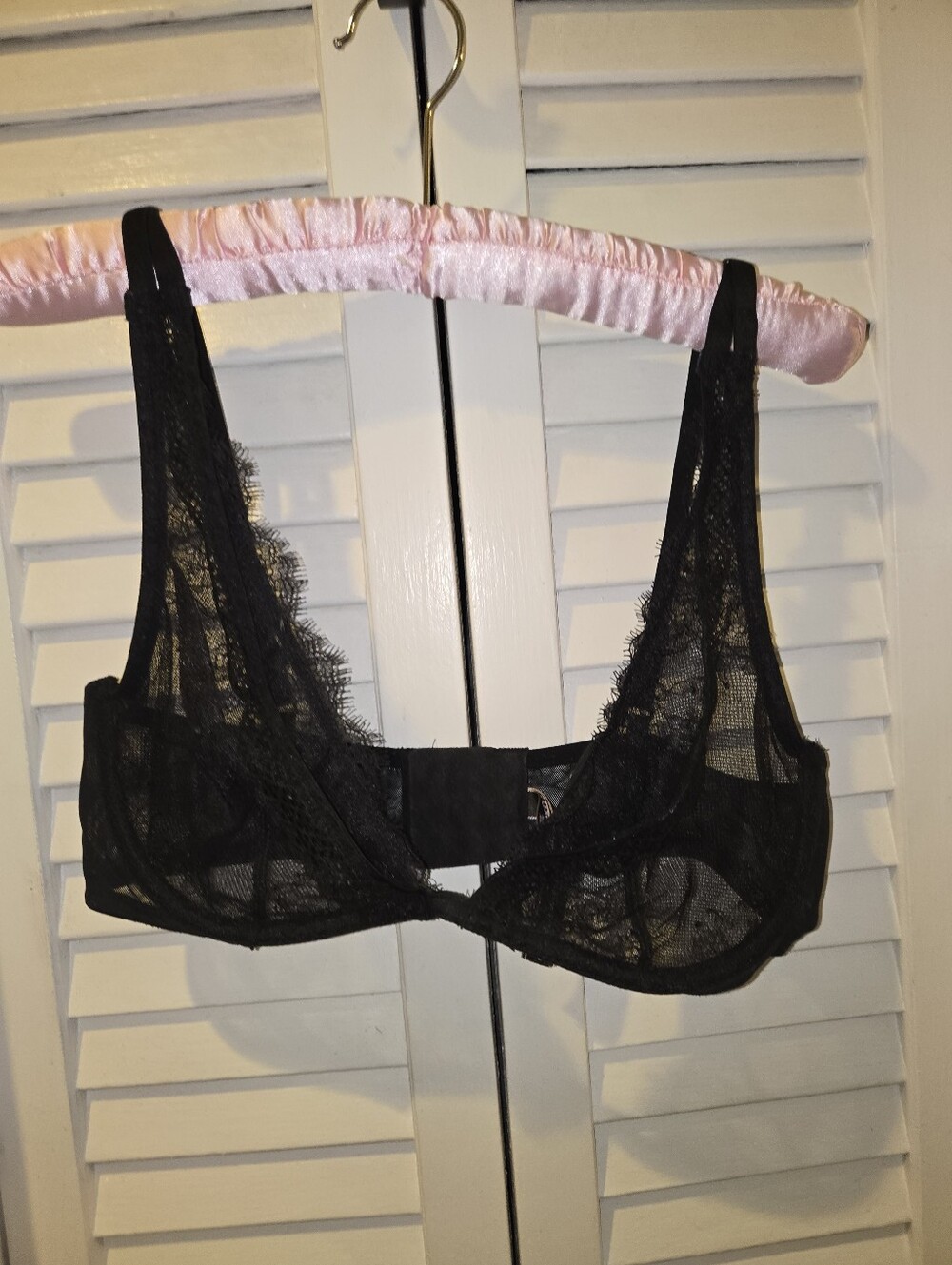 Victoria's Secret Very Sexy Unlined Plunge Bra Black Eyelash Lace Mesh Underwire